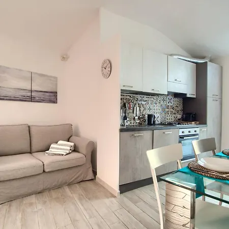 Apartment Con Ascensore E 2 Da Letto In Centro Ad Oneglia *